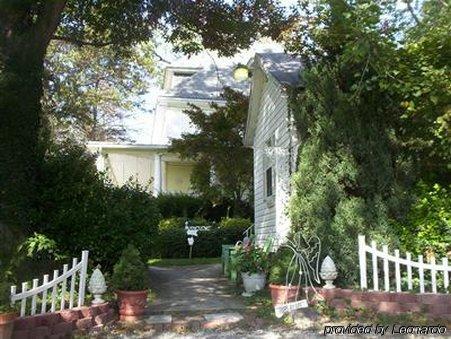 Yellow Turtle Inn New Windsor Bagian luar foto