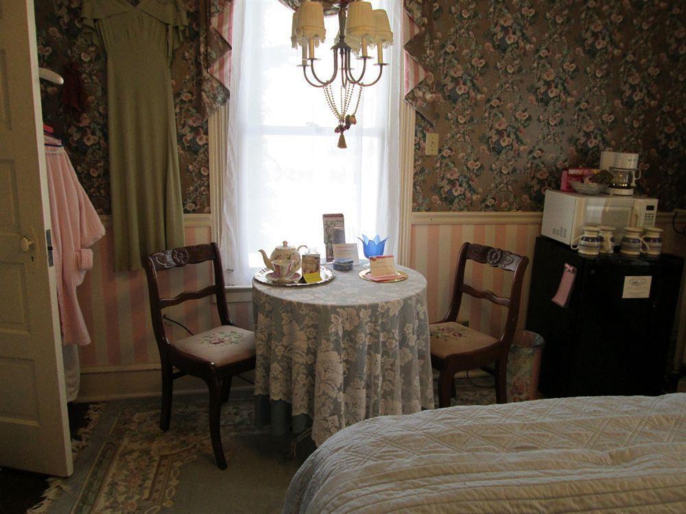 Yellow Turtle Inn New Windsor Bagian luar foto