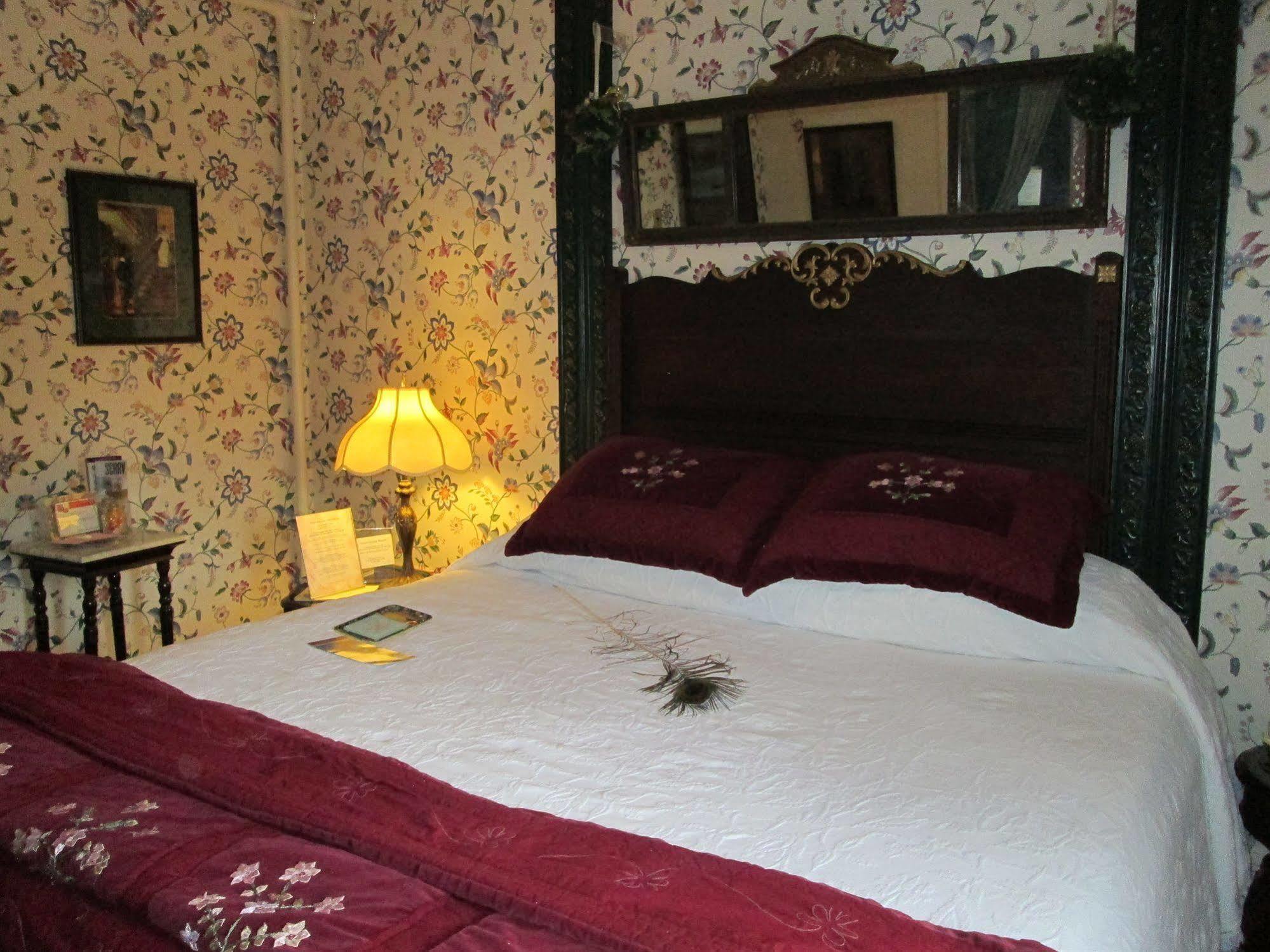 Yellow Turtle Inn New Windsor Bagian luar foto